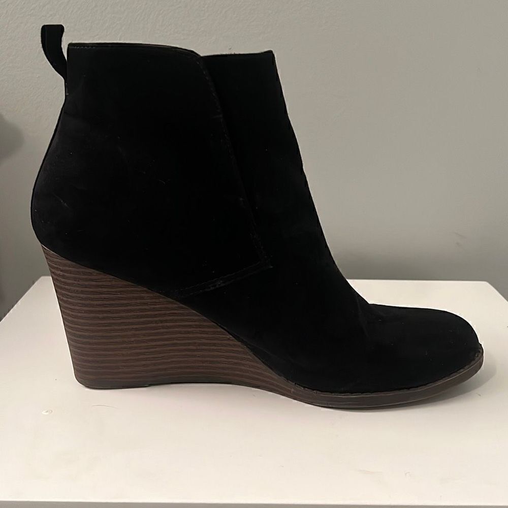 Women's Universal Thread Suede Wedge Booties - Picture 3 of 9